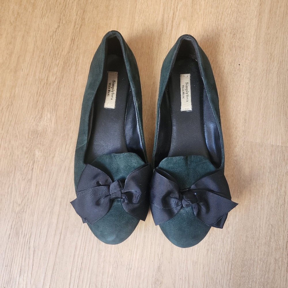Simply Vera Vera Wang green flats with black bow size 8.5 women's